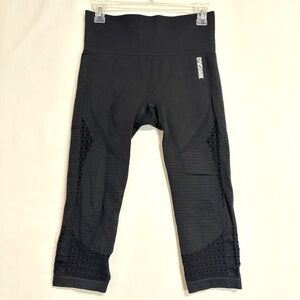 Gymshark Energy Seamless Cropped Leggings Womens M Black Perforated Athletic Gym